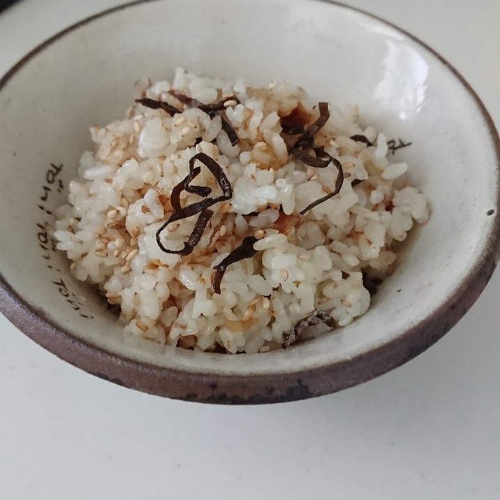 簡単！激ウマ！やみつき塩昆布混ぜご飯